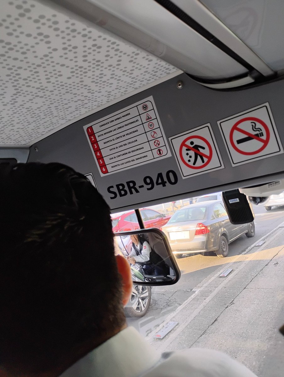 merolb's tweet photo. @MetrobusCDMX el conductor de esta unidad, en la estacion 3 culturas, 7.22 am, solo abrio puertas por 3 segundos, aplasto mochila de una pasajera, y le reclamo por ello. Sig estacion suben policias y alli si espera 20 segundos https://t.co/JhMTRyd3U0