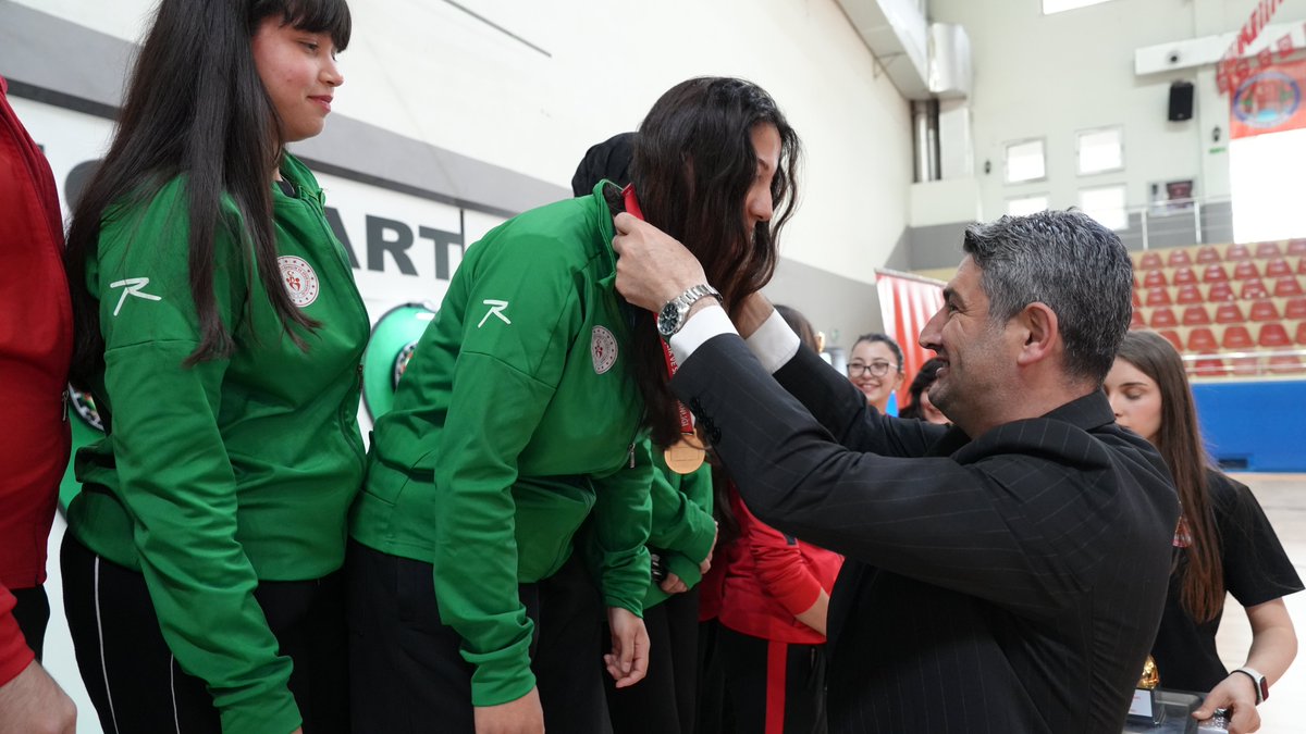 SakaryaKYGM's tweet photo. Final müsabakaları sonunda dereceye giren sporcu ve takımlara ödülleri KYGM Genel Müdür Yardımcımız Ali Özdemir ve İl Müdürümüz Cemil Boz tarafından takdim edildi. https://t.co/ngFGkky4W0