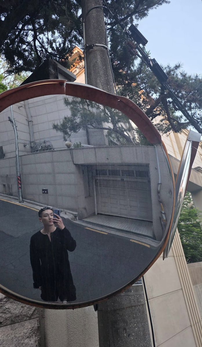 웃츄 tweet media