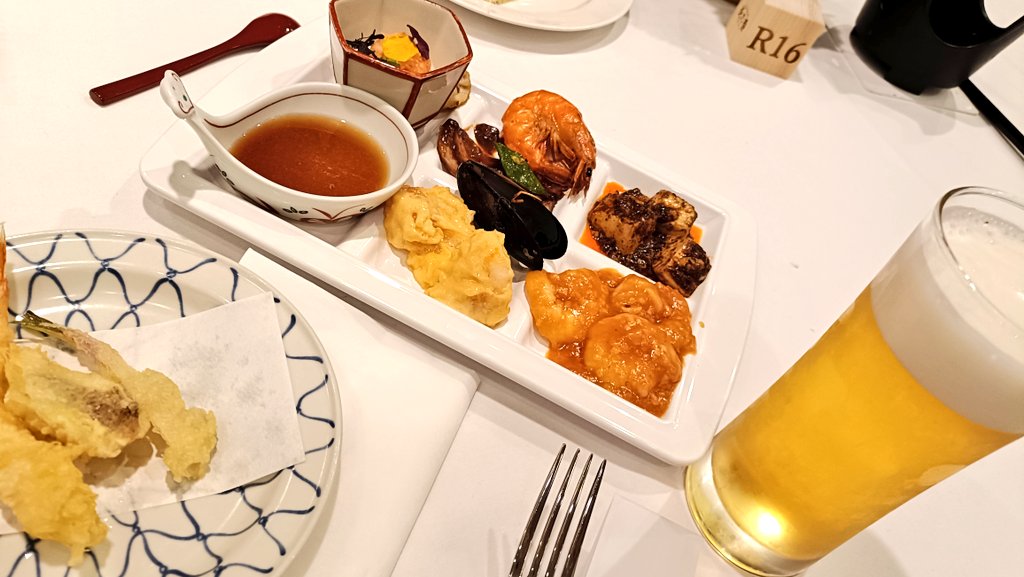 uzuki11's tweet photo. 今年のGWは焼津グランドホテル行ってきたよ！（近い

オールインクルーシブでラウンジに美味しいビールとワインとおつまみが常にあって、夕飯も朝食も種類豊富で最高でした😋
ラウンジから富士山も見えて癒されすぎて(飲み過ぎて）気持ちよく寝落ちた🤗至福✨ https://t.co/d8AWFZcM0W