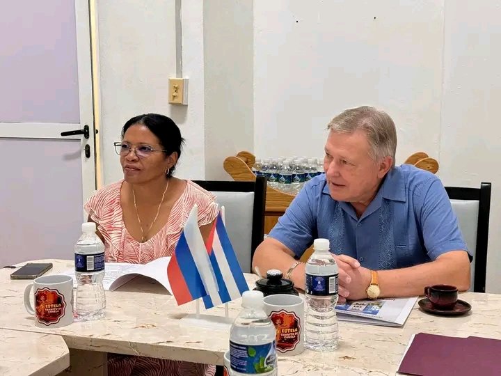 TaniaMCruzHdez's tweet photo. Ayer el Embajador de 🇷🇺 en 🇨🇺, Víctor Koronelli, realizó una visita de trabajo a la provincia de Matanzas. 🤝 En el 🏥 Materno José Ramón López Tabrane entregó donativo de medicamentos preparados por el Gobierno de San Petersburgo por indicación del Gobernador Aleksandr Beglov. https://t.co/z2pEHQQgv4