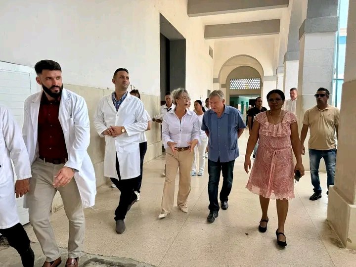 TaniaMCruzHdez's tweet photo. Ayer el Embajador de 🇷🇺 en 🇨🇺, Víctor Koronelli, realizó una visita de trabajo a la provincia de Matanzas. 🤝 En el 🏥 Materno José Ramón López Tabrane entregó donativo de medicamentos preparados por el Gobierno de San Petersburgo por indicación del Gobernador Aleksandr Beglov. https://t.co/z2pEHQQgv4