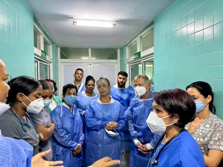 TaniaMCruzHdez's tweet photo. Ayer el Embajador de 🇷🇺 en 🇨🇺, Víctor Koronelli, realizó una visita de trabajo a la provincia de Matanzas. 🤝 En el 🏥 Materno José Ramón López Tabrane entregó donativo de medicamentos preparados por el Gobierno de San Petersburgo por indicación del Gobernador Aleksandr Beglov. https://t.co/z2pEHQQgv4