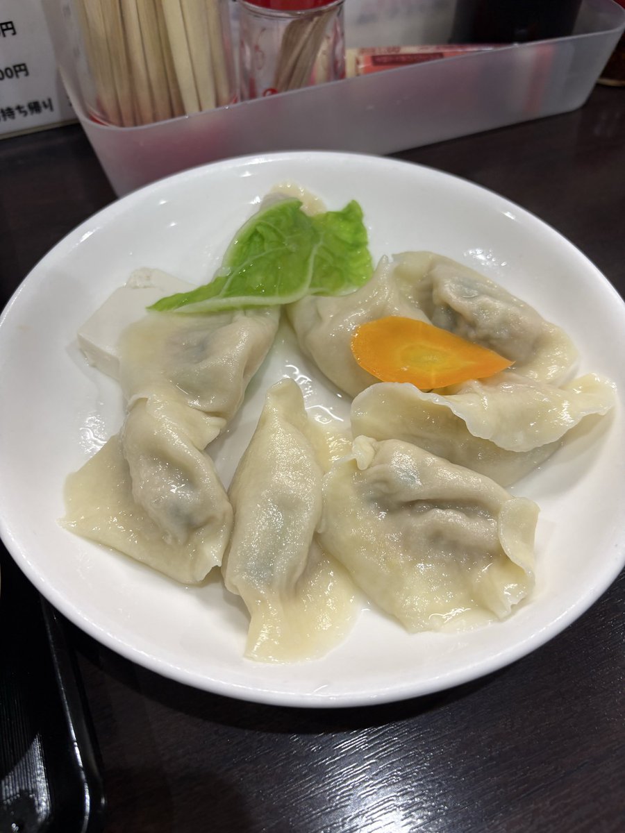 イコロロ tweet media