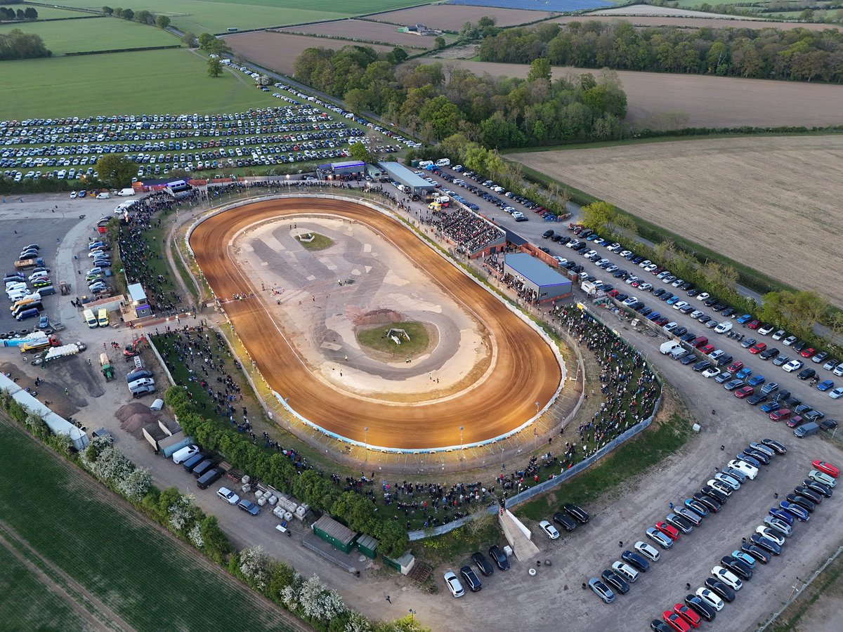 KLSpeedway's tweet photo. 📝 𝗣𝗥𝗘𝗩𝗜𝗘𝗪 | 🏁 #NORKLY

🔵 We enter unknown territory on Thursday with our first-ever visit to the Premiership’s newest venue Northampton.

💬“It gives us a chance to get some knowledge of the track and set-ups.”

🗞️➡️ https://t.co/ULpw9WqZN7

📸 Jeff Davies | #OurStars⭐️ https://t.co/1zGmPkDciy