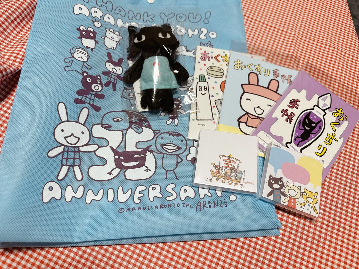 ゴールデンウィークはほぼ引きこもってたけど１日だけミナミに行ってお買い物してきた！久々のアランジショップ可愛かったわあ〜〜〜咽び泣くくまもゲットだぜ✌️アクスタイケすぎてて買っちゃった🫶