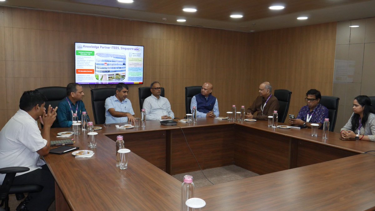 SDTEOdisha's tweet photo. Shri DK Singh, IAS, DC-cum-ACS, Odisha visited the World Skill Center today and toured its labs &amp; Centres of Excellence. Comm-cum-Secy, Skill Development &amp; Technical Education Department, Odisha, CEO WSC and other officials were present. https://t.co/BJBVc8qLZn