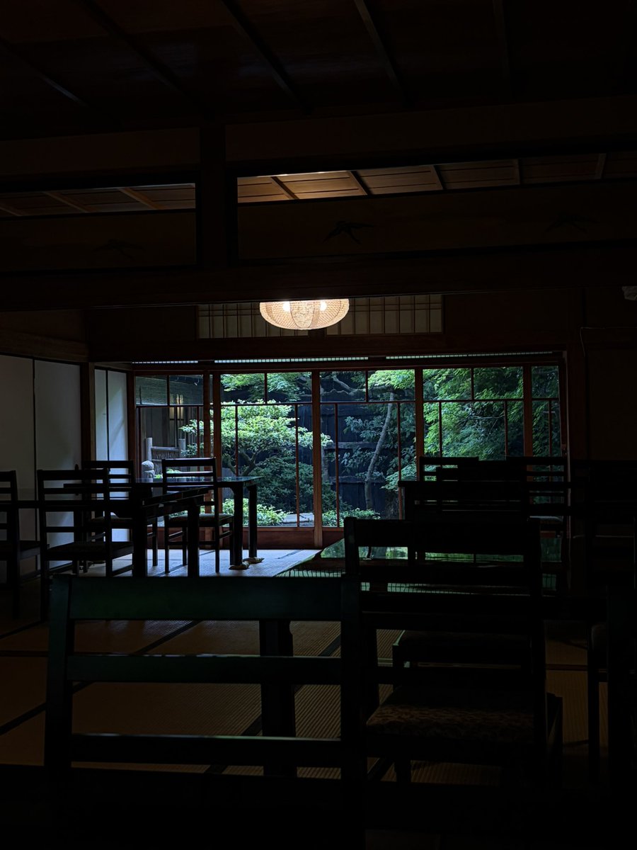 pompomuum's tweet photo. GWに行った、京都の『麓寿庵』🌿

ここは100年の長い年月を刻んできた有形文化財久保家住宅なので、中もとても素敵でした！
色とりどりのエルダーフラワーが閉じ込めまれた華わらびは、宝石みたいに美しくて美味しかったな🌸♡

ひと足先に夏を感じてきました🎐♡ https://t.co/dNJCHJaNy6
