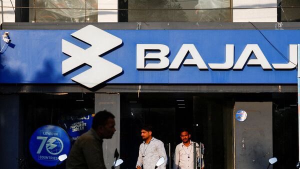 afstradingedge's tweet photo. 🚨 Bajaj Auto Q4FY26

Revenue: ₹16,005 Cr (↑31.8% YoY)
Profit: ₹2,746 Cr (↑34% YoY)
EBITDA: ₹3,322 Cr (↑35.6% YoY)

Margins expand to 20.8% 📈

Strong growth + operating leverage visible

#BajajAuto #Earnings #StockMarket #Nifty

⚠️ Educational purpose only https://t.co/ewThCTRSip