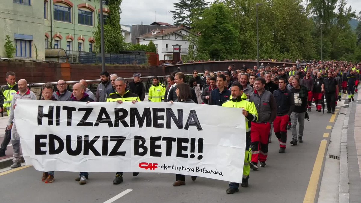GITBinfo's tweet photo. CAFeko langileak kalera atera dira, hitzarmenaren negoziaketa "edukiz betetzeko" eskatuz.

👉https://t.co/MV1RrKYeAk

#Beasain https://t.co/iKM9zVKa5J