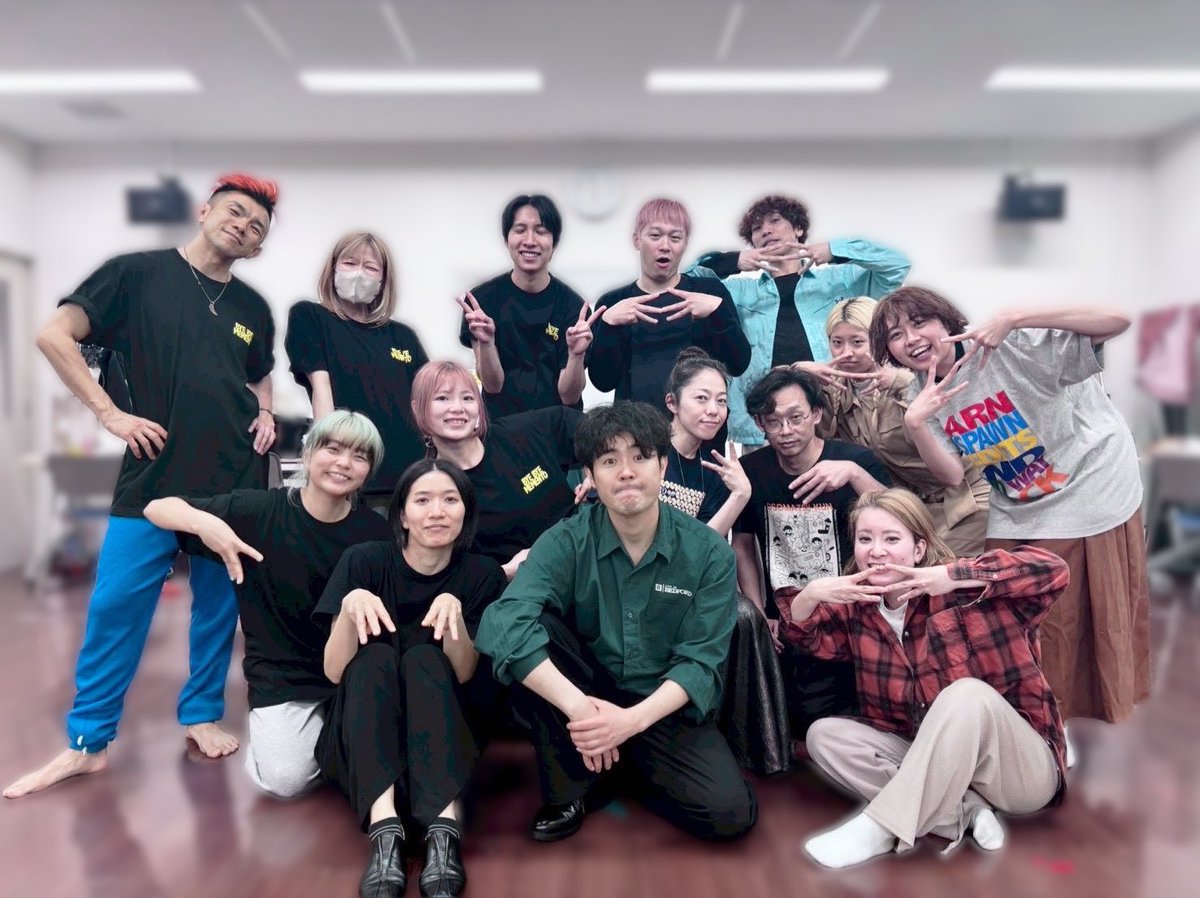 angiestage0507's tweet photo. 『バイ・バイ・メメント』

最終稽古を終えました。
14人全員で、無事にここまで辿り着きました。
そして、たくさんの方々の支えと、応援も受け取りました。

明日から開幕。
最後まで無事に届け切りたいと思います。
皆様とお会いできることを、心から楽しみにしております。
#バイバイメメント https://t.co/jZ2tlCfQnq