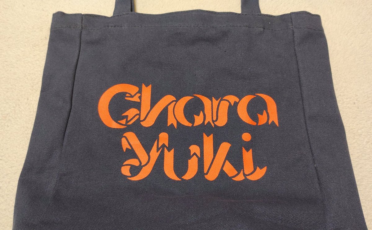 65bps's tweet photo. Chara＋YUKIのライブを東京ガーデンシアターで！昨日の初日にライブ観て、今日の2日目にゆっくりグッズ買ったりした！6年前に中止になってしまって行けなかった分もあるから感情がヤバかった！ずっと夢の中にいる感覚だった！自由な感じのCharaさん最高だった！ツアー実現してほしい！何回でも観たい！ https://t.co/JOEyyLoth8