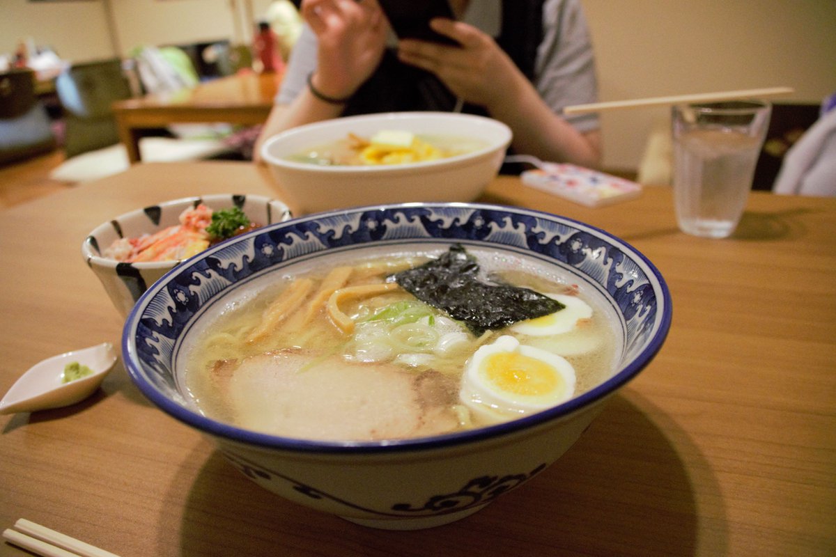 red6915 美味しかったぜぇ 函館駅近くの 普通の塩ラーメンはよぉ