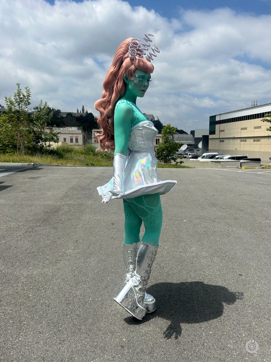 Elle Fanning Central 👽 tweet media