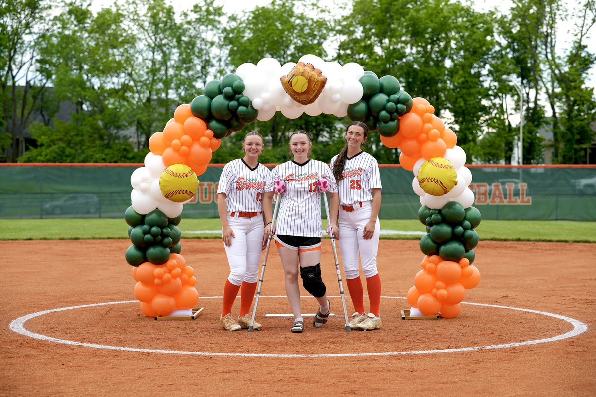 FDHS Softball tweet media