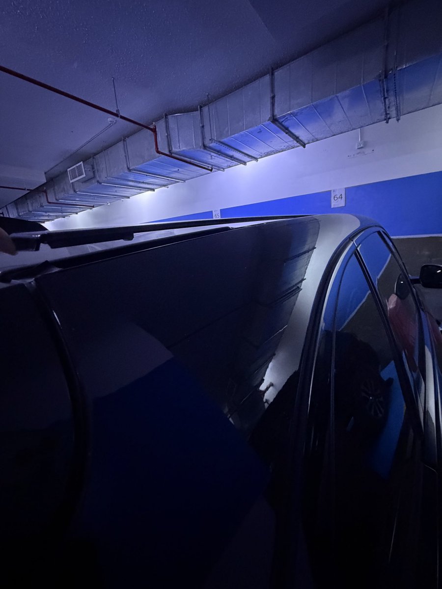 alHanouf__saud's tweet photo. @dettaglioautosa بأي حق يفكون قطعه من السياره ماتم الاتفاق عليه ولا عطيتوني خبر فيه
الاتفاق كان فقط فك مقابض الأبواب والأحرف اللي كان الشغل عليها رديء جدا ورجعت لهم وقفت عليهم بنفسي عشان يعملونه صح 
اتفاجأ ان القطعه بالسقف اللي جنب البانوراما كلها من بدايتها لنهايتها متفككه وتسببتو بضرر فيها https://t.co/Q6aurXBkYq