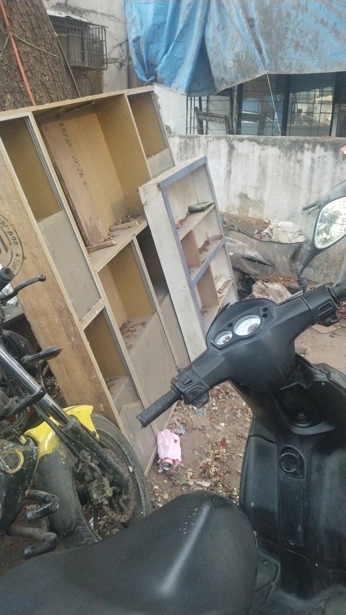 rakshitd's tweet photo. @MTPHereToHelp @mybmcwardKW  clear this ASAP mosquito are coming because of this @AndheriLOCA In front  of  casmil anukul daljit gymko it is now  becoming parking area all the hawker's  throwing garbage using road to park kindly take some action @AmeetSatam https://t.co/kMlhG6jXoq
