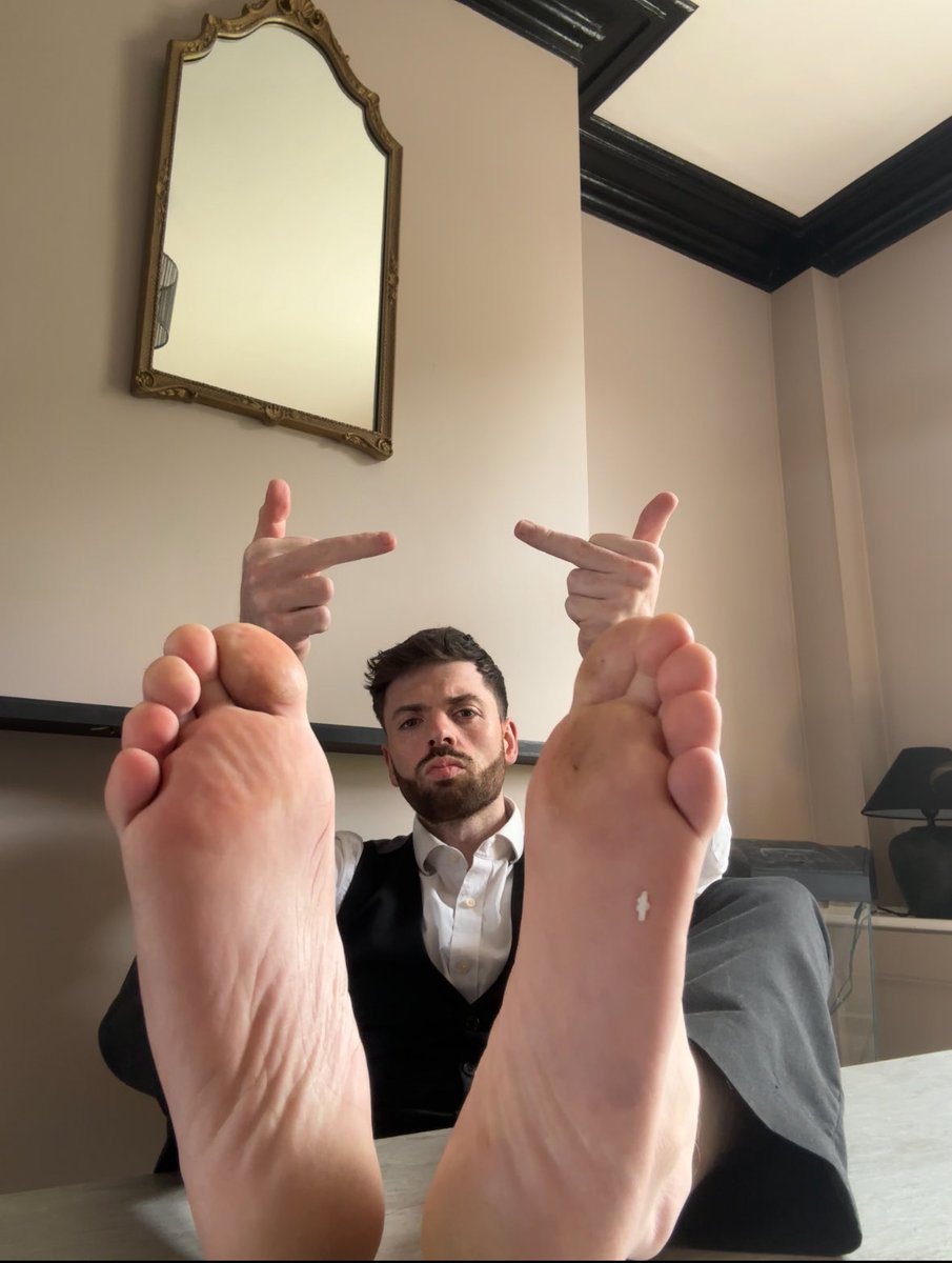 WornAllday's tweet photo. Come and be my Slave! &amp; Kiss my feet 

#findom #finsub #cashdom #cashsub #cashfag #cashpig #alpha #sub #feet #feetlover #feetworshi̇p #feetselling #feetgram #feetfetısh $serve $send #onlyfans https://t.co/cI3Ygm5lJL
