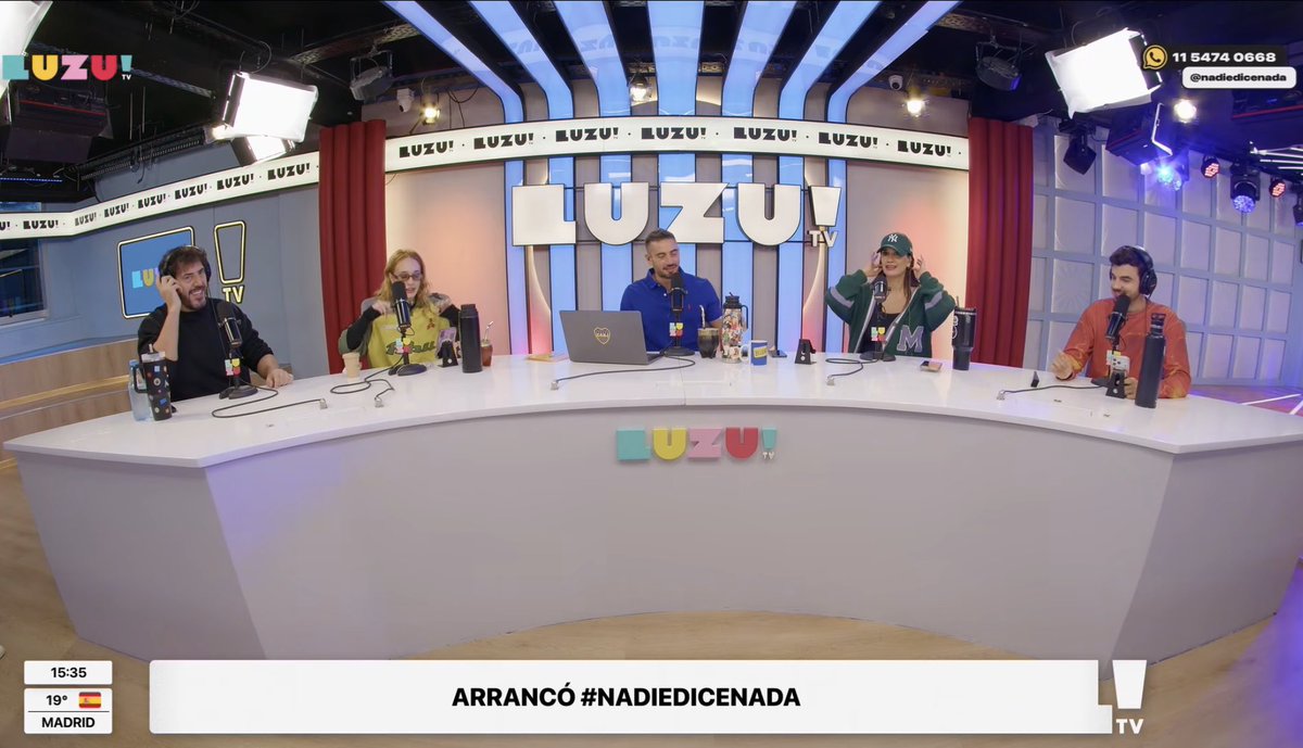 nadiedicenada_'s tweet photo. ESTE PLANTEL = LOS POWER RANGERS https://t.co/XnVxCyopV4