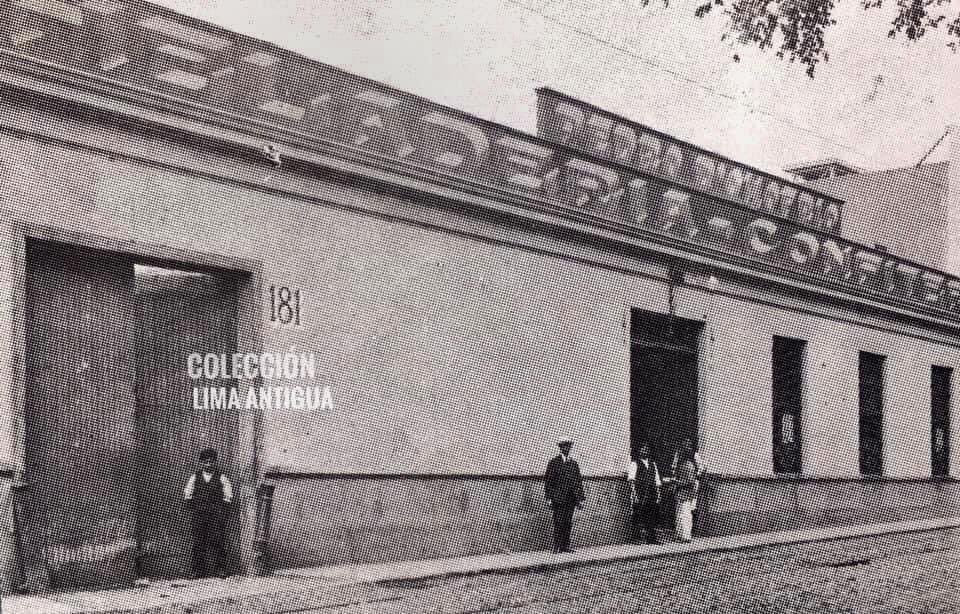 limantigua's tweet photo. Foto-Comparación: Colección Lima Antigua y Google Maps.
¿Qué opinan sobre los cambios en el lugar, amigos? 🤔
#coleccionlimantigua #vladimirvelasquez #limantigua #comparacion #FotoComparacion https://t.co/SPMzHKcVxV