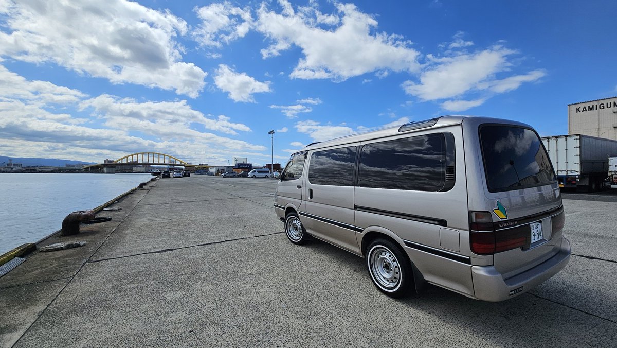 Ucchyace1994's tweet photo. ハイエースワゴン納車されました♥️

ハイエース
ハイエースワゴン
100系ハイエース

#高速有鉛
#自美研
ミーティングに、行きたい

平成
ドアミラーはメッキ
ホワイトリボン
#白物タイヤ協会

TOYOTA 
HIACE
Series100HIACE
HIACE WAGON
SUPER CUSTOM  
2400cc
2RZ

#HIACESUNDAY
#ハイエースサンデー https://t.co/xNPIaYHtfq