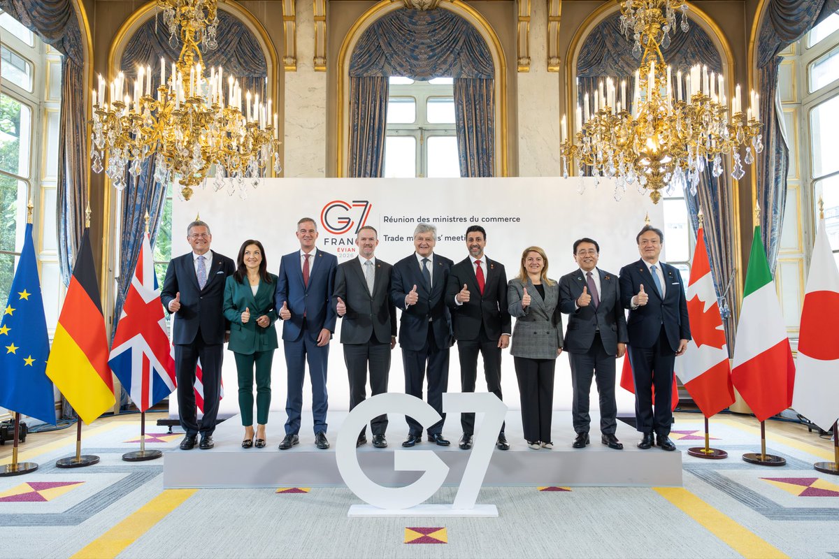 N_Forissier's tweet photo. Ensemble pour le #G7 Commerce ! 🇫🇷🇺🇸🇬🇧🇩🇪🇯🇵🇮🇹🇨🇦🇪🇺

Aujourd’hui, réunis à Paris pour renforcer la coopération commerciale et construire des réponses concrètes aux grands déséquilibres mondiaux. https://t.co/IsHa8hyRSo