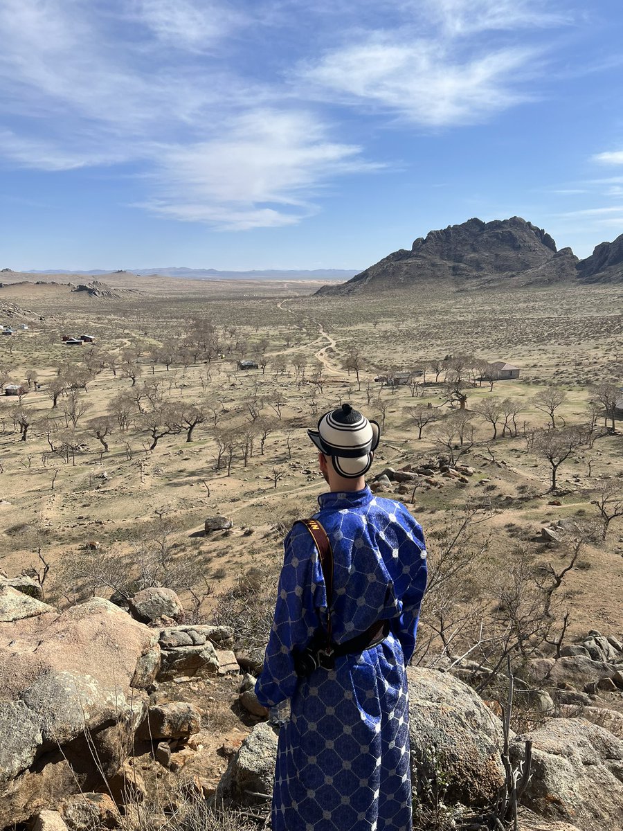 analogueegg's tweet photo. trip of a lifetime 🇲🇳 https://t.co/MawivyQnqJ