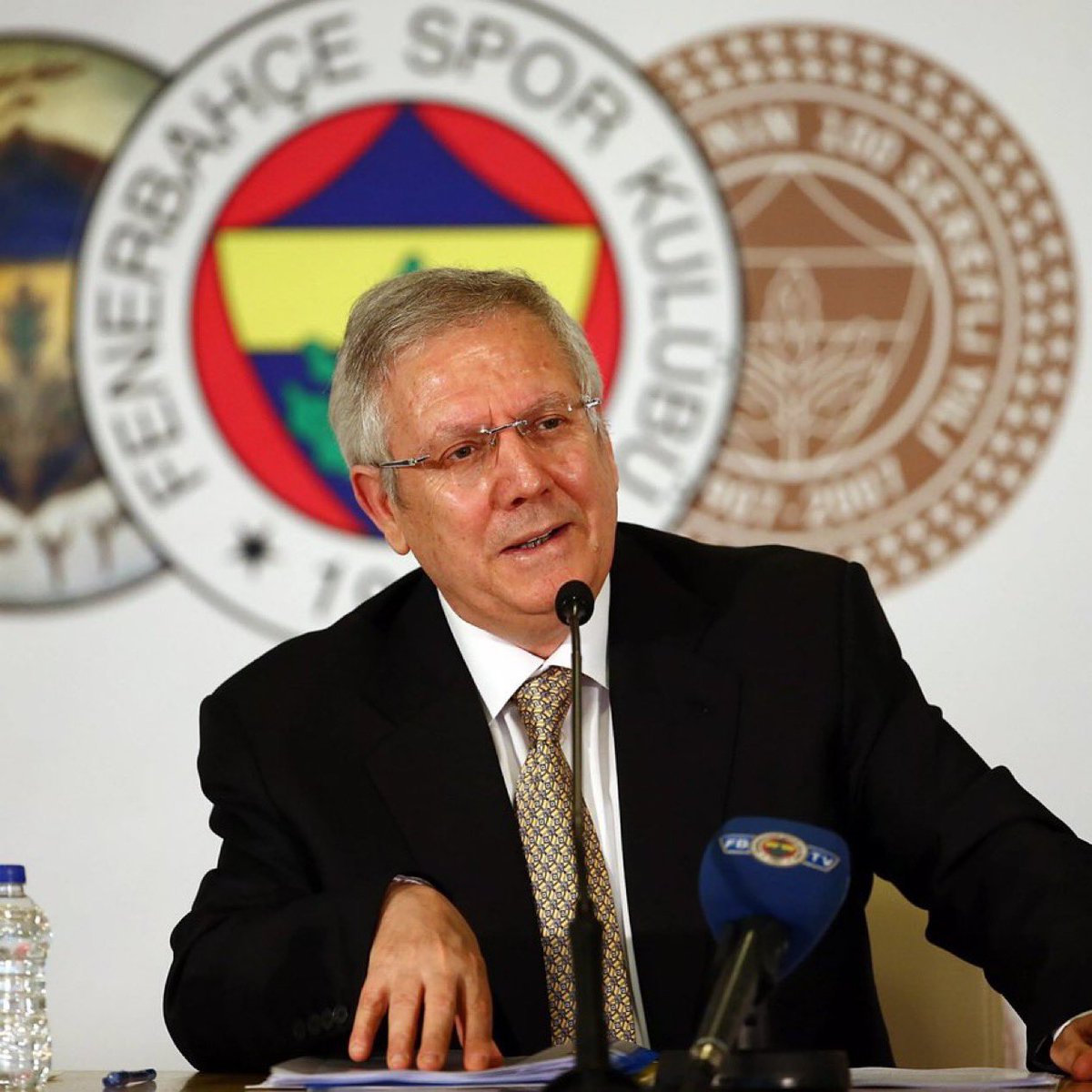 thshaber's tweet photo. Aziz Yıldırım: "Fenerbahçe camiasının bir ve beraber olduğunu göstereceğimiz destansı 120. yıl için Fenerbahçe Spor Kulübü Başkanlığı'na adayım.

Sayın Barış Göktürk ve Sayın Hakan Safi başta olmak üzere, adaylığı söz konusu olan tüm adaylara, benimle beraber olmayı teklif ediyorum."