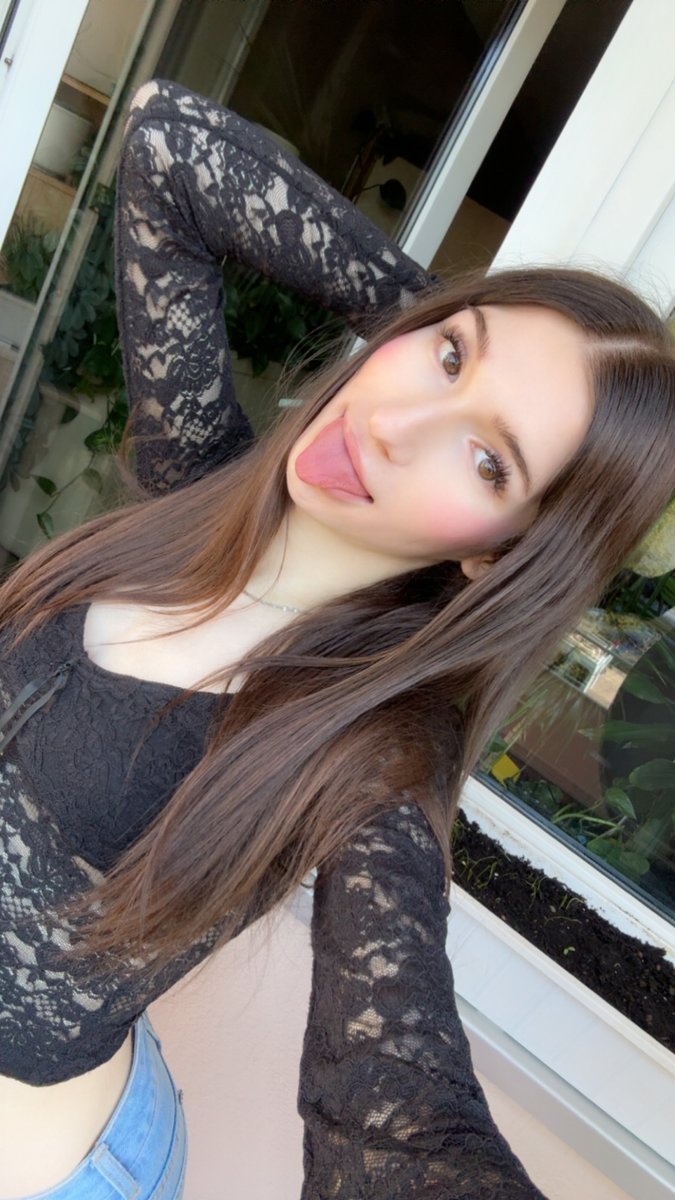 Miahfiery's tweet photo. are transgirls cute? 🏳️‍⚧️ https://t.co/GDjwstS3bg