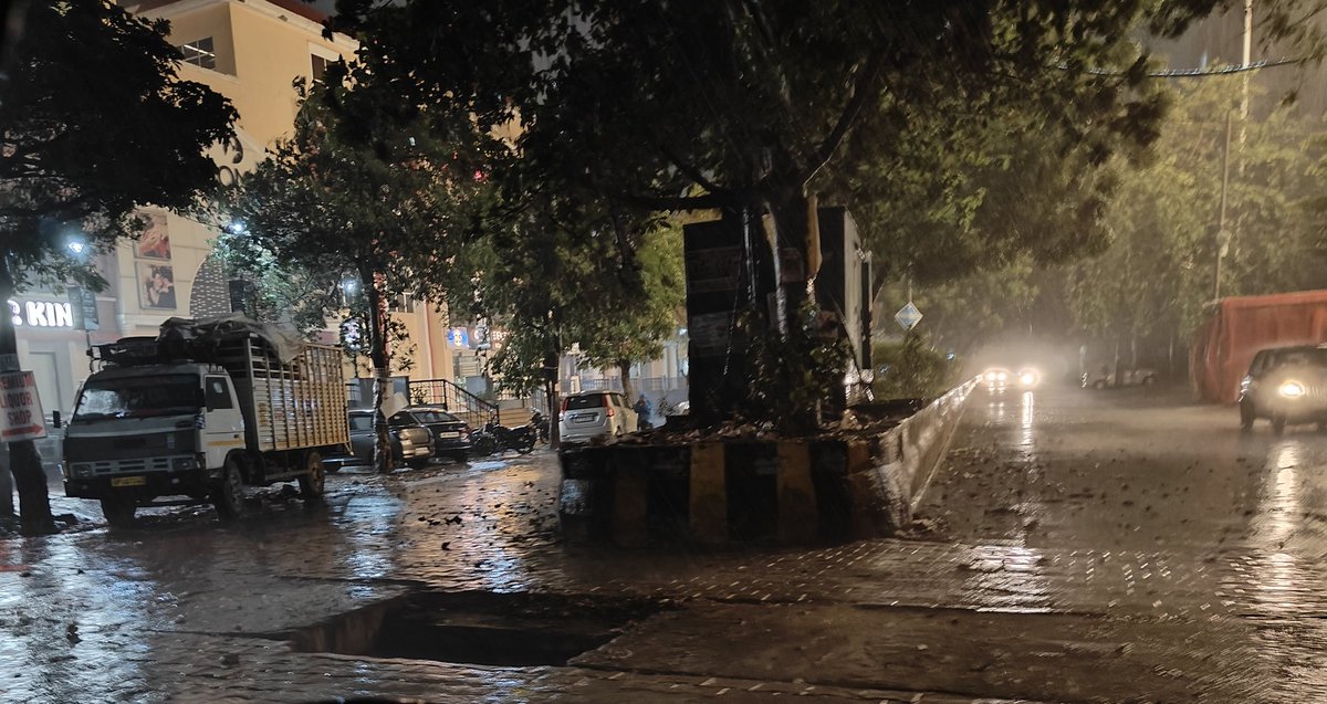 valuecitizen's tweet photo. @dm_ghaziabad @ChiefGhaziabad HEIGHT OF NEGLIGENCE by @GzbNagarNigam by leaving Open Drainage. Yesterday (05-Mat-26) due to heavy rains &amp; low visibility, a car fell down in this drain in Indirapuram. Kindly take strict action against Contractor.
Location: https://t.co/tjpXwN0QC2 https://t.co/xajRo1QMTj