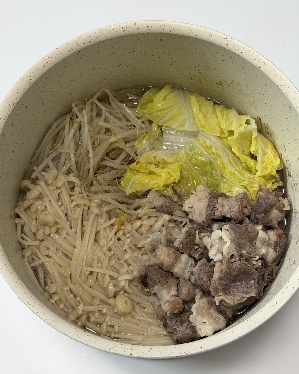오랜만에 야채찜네컷 완성시켯어요... 
레시피는 물 반컵 쯔유 2.5숟가락 < 이게 딱 적당하고좋은듯!!