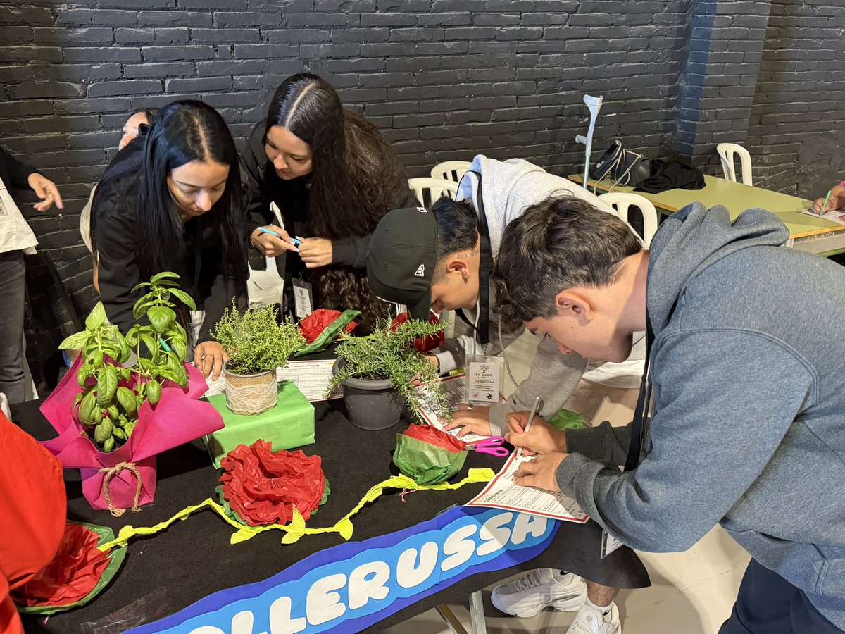 RadioTarrega's tweet photo. 📝 #ARAMATEIX Cal Trepat acull la 2a Trobada de Cooperatives d’Alumnes de les Terres de Ponent, un esdeveniment anual que reuneix estudiants i docents d’escoles i instituts de Ponent per compartir les seves experiències en la creació i gestió de cooperatives d’alumnes. https://t.co/ao7ugIOigs