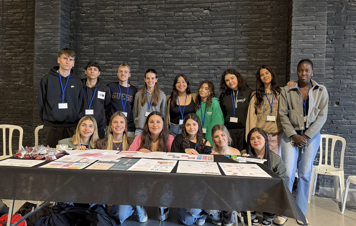 RadioTarrega's tweet photo. 📝 #ARAMATEIX Cal Trepat acull la 2a Trobada de Cooperatives d’Alumnes de les Terres de Ponent, un esdeveniment anual que reuneix estudiants i docents d’escoles i instituts de Ponent per compartir les seves experiències en la creació i gestió de cooperatives d’alumnes. https://t.co/ao7ugIOigs