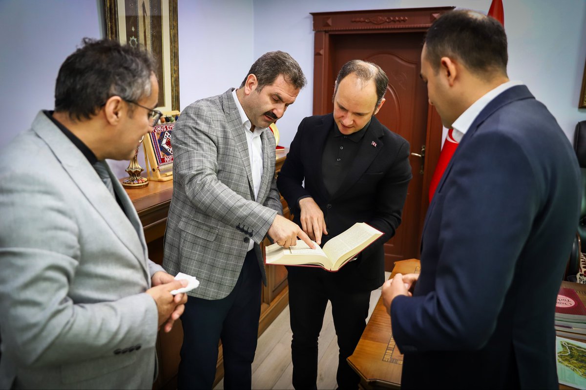 TCSemdinli's tweet photo. Kaymakamımız Sayın Yunus Emre AKPINAR,
Uluslararası Eğitimciler Derneği (ULUED) Başkanı Sayın Yusuf IRMAK, Hayrat Vakfı İl Başkanı Sayın Mehmet Sait BATIHAN ve  beraberindeki heyeti makamında kabul etti. https://t.co/fBnFCMfwoA