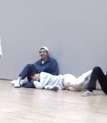 jihanhour👼🦌 tweet media
