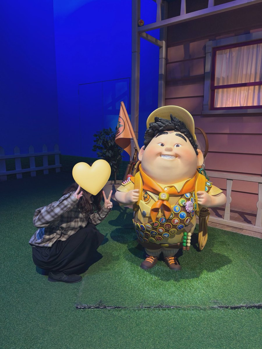 emi__tw's tweet photo. 楽しかった🎶ウッディになりきったつもりだったけど、、しんだ🪦
#ピクサーの世界展 https://t.co/GQbMf2F3cs