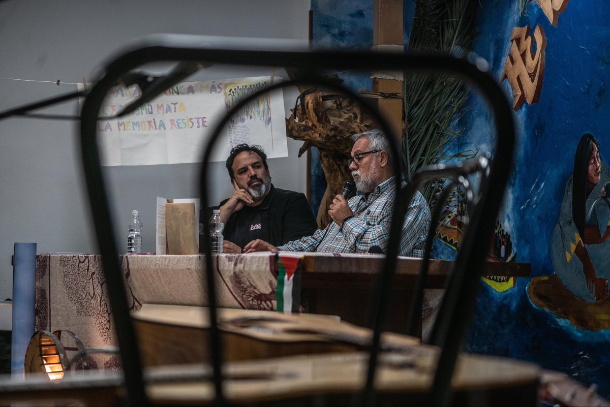 ElHombreLuna's tweet photo. Hablar con Javier Baeza, el cura rojo de Vallekas, permite conocer cómo la dignidad y la resistencia habitan en la parroquia de @EntreBorromeos en Entrevías

Allí grabamos la #Luna407

Y hablamos de lo que supone la palabra barrio en Vallekas

#Podcast 📲 https://t.co/qerRX98tIQ https://t.co/dOcSIRJJu0