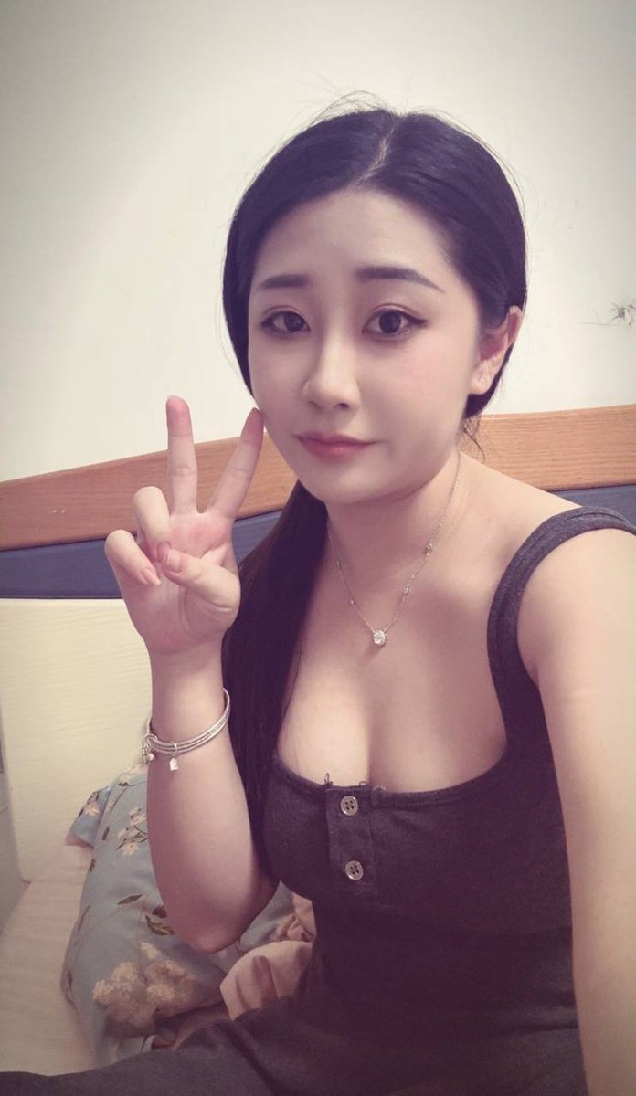 可爱在性感面前不值一提 #少妇 https://t.co/a6ghInfSuL