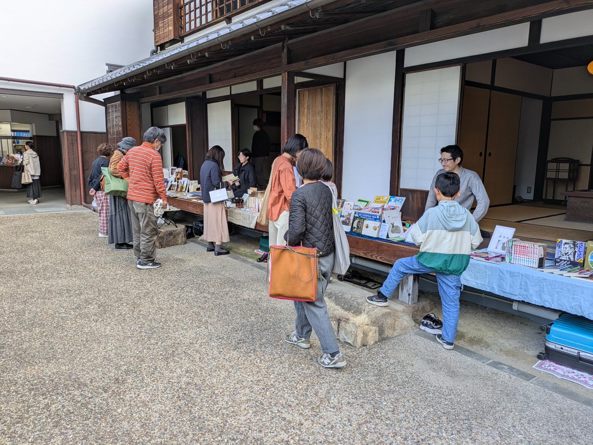 日替わりの古書店さんたちはこちら！

5/23（土）
星月夜 <a href="/hoshitsuki315/">星月夜(母)</a>
#のはらの風
#カオティカ書店
ら・むだ書店 <a href="/2460Bs/">ら・むだ</a>
#コタコテ堂

5/24（日）
本とtakasago <a href="/honto_takasago/">本と。takasago</a>
Bibli <a href="/Bibli28100559/">本の小径 Bibli</a>
古本 水平線 <a href="/sazanami_smp/">古本　水平線</a>
デイリーマザキ <a href="/mazaki_oya/">デイリーマザキ</a>
hossy nakkie　<a href="/hossy_nakkie/">hossy nakkie</a>