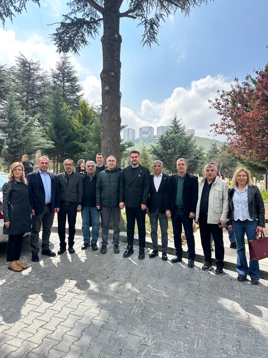 nazimmsaglam's tweet photo. Deniz Gezmiş, Yusuf Aslan ve Hüseyin İnan’ı mezarları başında saygı ve özlemle andık.
Bağımsızlık ve adalet mücadelesi; hafızamızda ve mücadelemizde yaşamaya devam ediyor. https://t.co/kCslxCyn2u