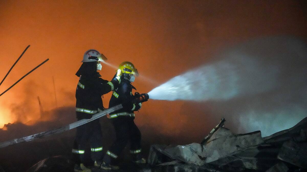 anreads's tweet photo. China Probes Deadly Fireworks Factory Blast

A powerful explosion at a fireworks factory in Liuyang, China, killed 26 people and injured 61 on May 4. Authorities have suspended all production and launched a formal investigation. https://t.co/KP79jRhr4w