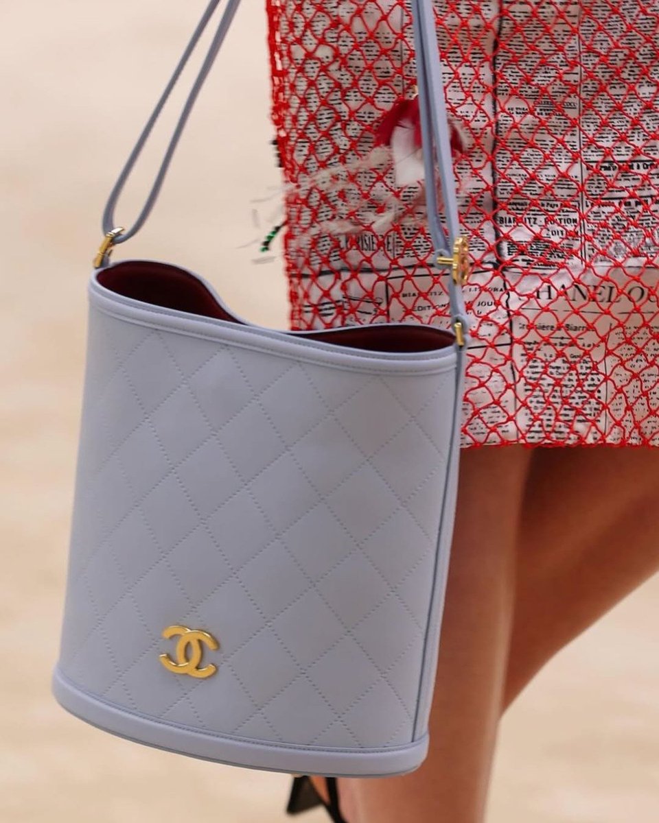 25gramos's tweet photo. Sé que el agente de mi Klarna va a odiar verme poner estos bolsos de Chanel y Matthieu Blazy en el carrito de la web https://t.co/CtiduZzCEL