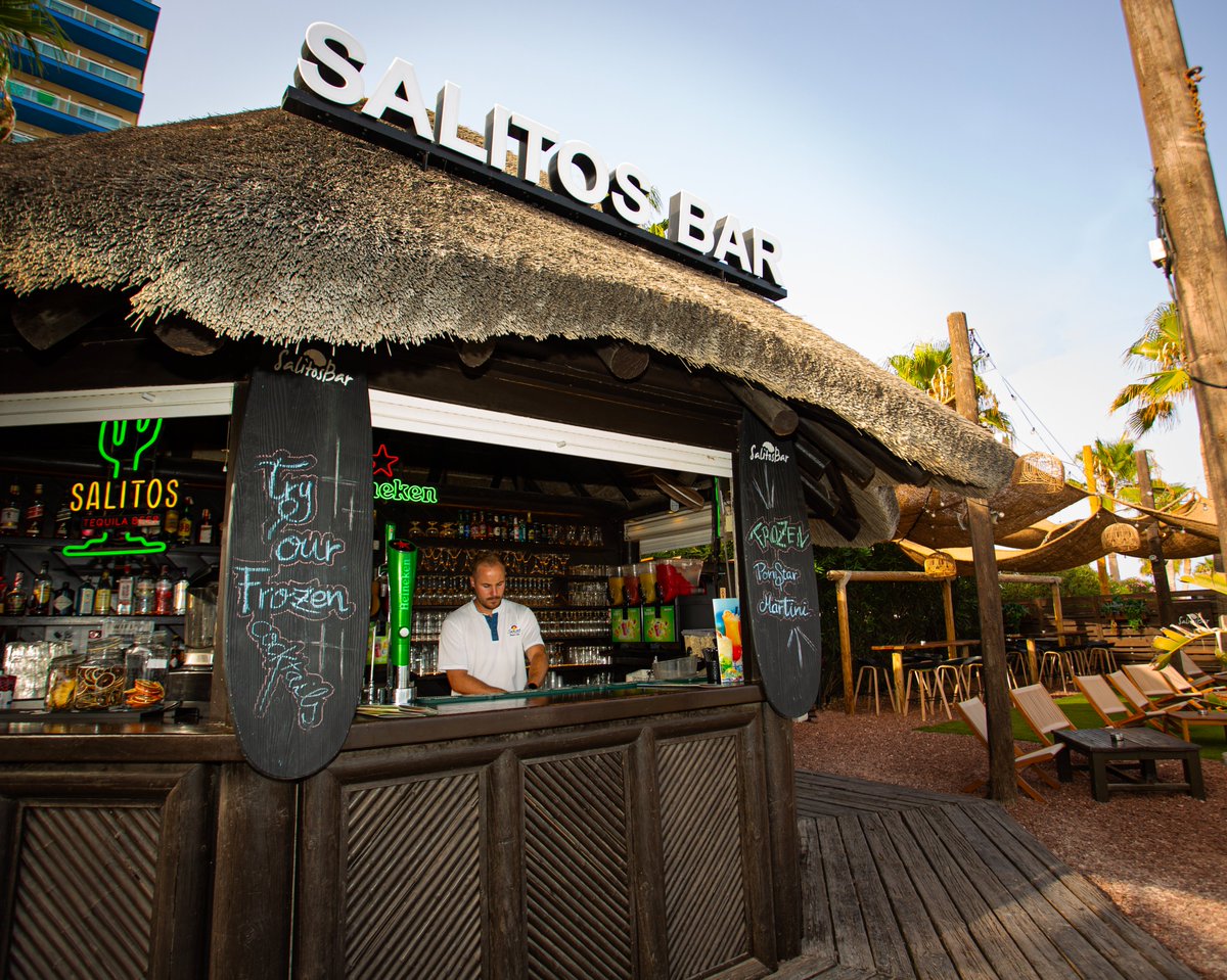sunsetbeach_es's tweet photo. Tu tarde podría mejorar mucho con un cóctel en Salitos Bar 😋 https://t.co/QZnxHeCeIV