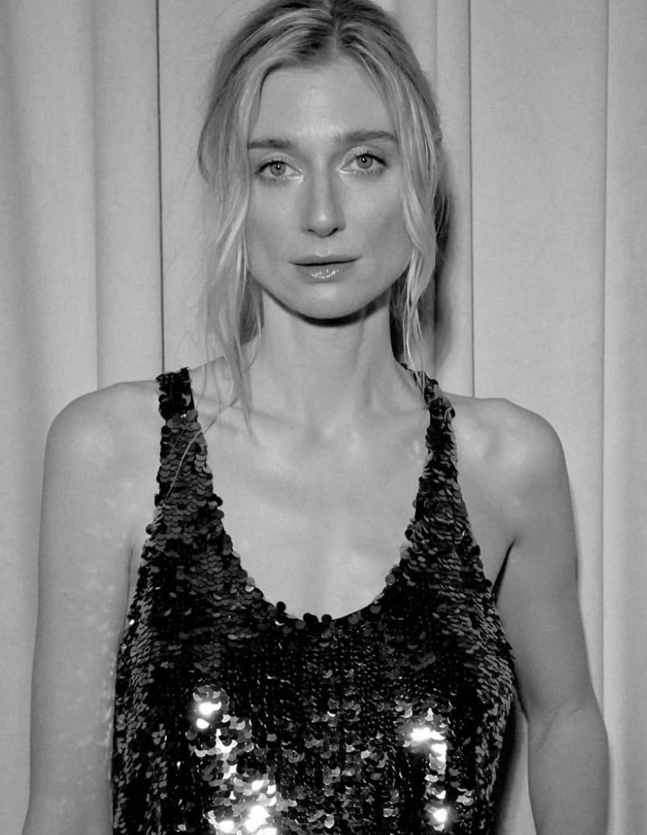 archivedebicki's tweet photo. Elizabeth Debicki at the Met Gala after-party. 🩶 https://t.co/xx90vddYxA