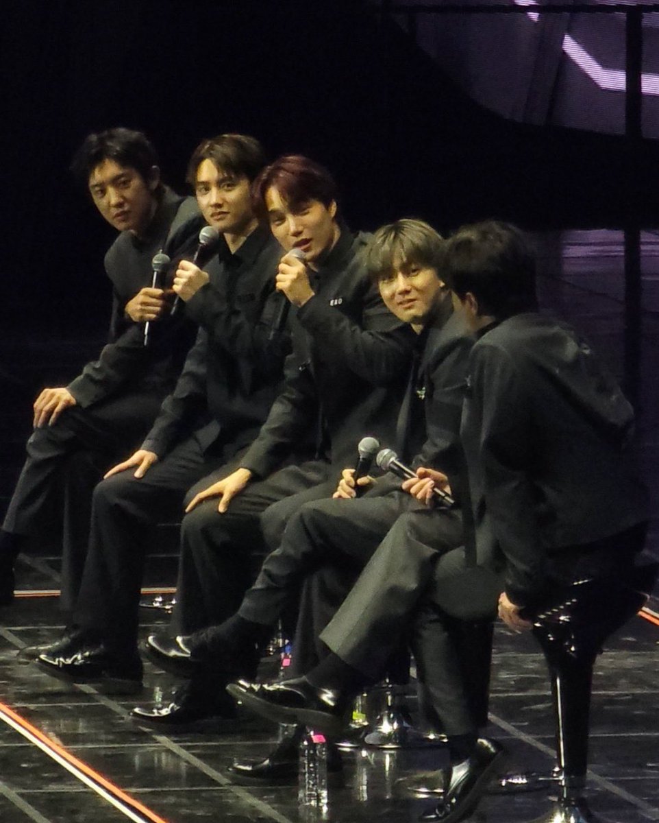 Q. 멤버와 같은 사람을 좋아하게 됐다면?
🐰🍒🐧🐻  멤버라면 포기하고 양보
🐥 모두가 양보 할 것이므로 본인은 양보하지 않아도 됨

미가 있음