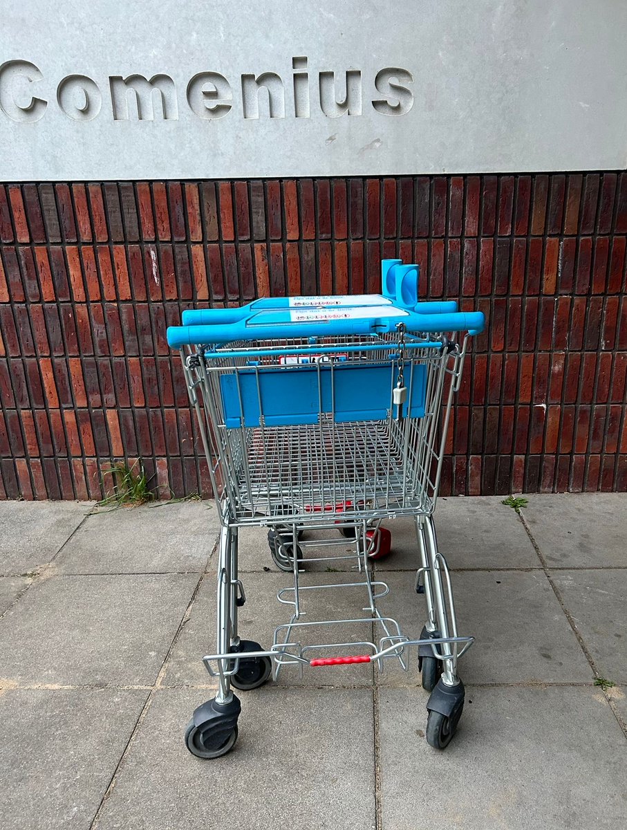 angin21's tweet photo. @albertheijn kan iemand van jullie de AH verdwaald karretjes komen halen?
Het staat op de hoek van Justus Halbertsmastraat/Comeniusstraat. Het staat al weken lang hier in de weg https://t.co/xnTxPCfZOc