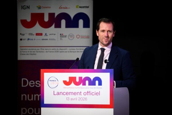 CeremaCom's tweet photo. 🗞️Les territoires auront leurs “Jumeaux” @regionsmag
"Des #jumeauxnumériques, via le programme #JUNN, permettant d’anticiper les évolutions liées au #changementclimatique."
https://t.co/1xN1BE5I36
#Cerema @IGNFrance @Inria @MathieuMlefevre https://t.co/Ev8SX96yYS