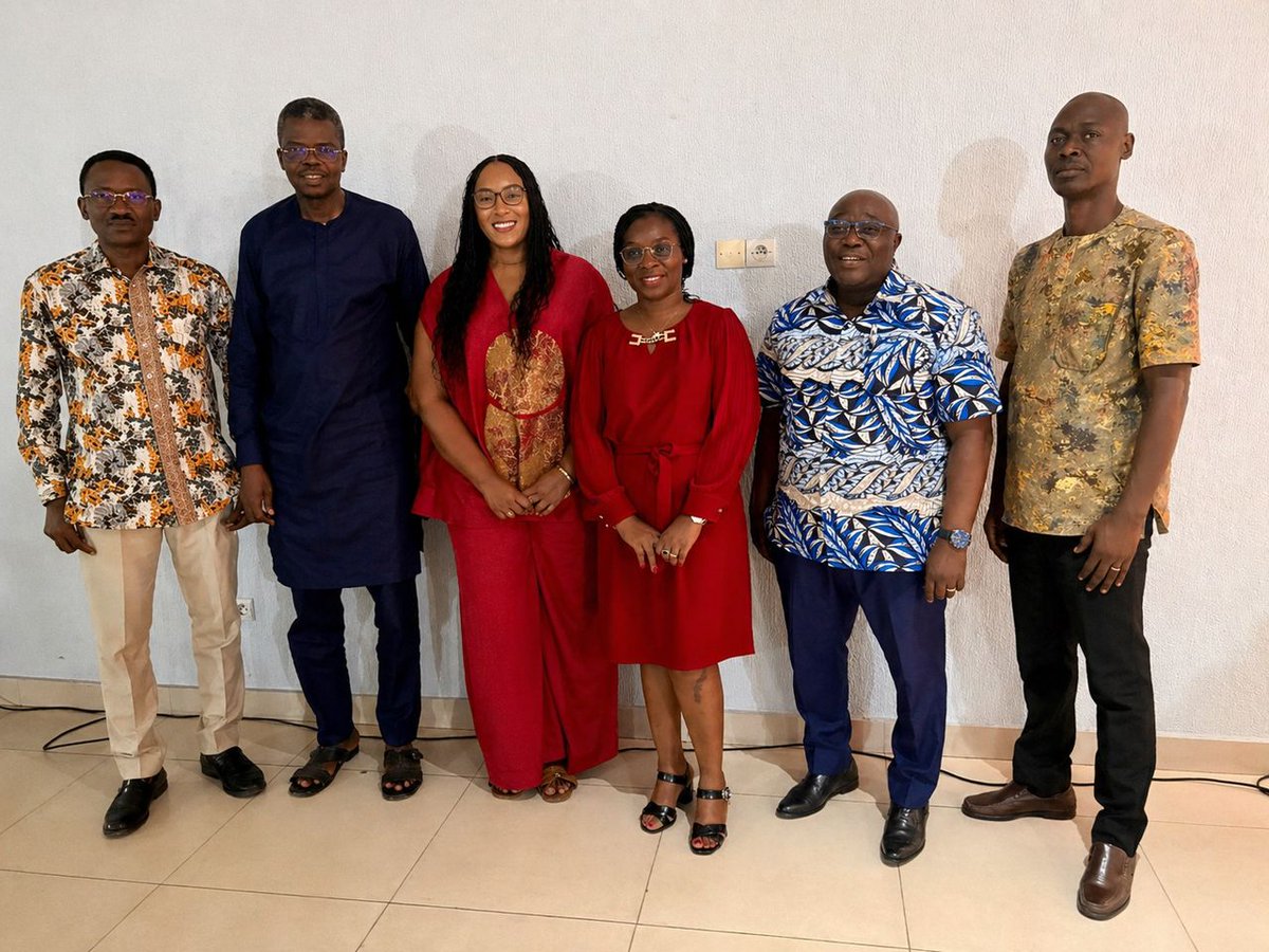 POuagaPF's tweet photo. Retour sur l’atelier de validation du Plan d’Action National Budgétisé (#PANB) de planification familiale du #Bénin pour la période 2026–2030, tenu la semaine dernière à Cotonou.
Pendant plusieurs jours, les acteurs gouvernementaux, les #partenaires techniques et financiers, les organisations de la #sociétécivile ainsi que les organisations de #jeunes se sont réunis afin d’examiner, enrichir et consolider ce document stratégique clé pour l’avenir de la planification familiale au Bénin.
Au-delà de la validation technique, cet atelier a été marqué par la qualité des échanges et une volonté collective forte d’aboutir à un plan réaliste, aligné sur les priorités nationales et orienté vers des résultats concrets.
Dans un contexte marqué par une évolution des #financements, cet exercice revêt une importance particulière pour renforcer la priorisation des interventions, les mécanismes de #redevabilité et l’exécution effective des ressources.
L’Unité de Coordination du Partenariat de Ouagadougou (UCPO) se félicite d’avoir accompagné ce processus, en appui aux autorités béninoises et en collaboration avec l’ensemble des parties prenantes.
L’UCPO y a été représentée par sa Coordonnatrice régionale en charge du Bénin, Koudédia Konaté (@k__koudi), ainsi que par l'une de ses Youth Leads, Kaoucharath Nâtigui Coulibaly (@COULIBALYKaouc1).