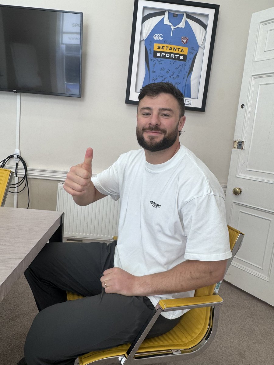 CianTracey1's tweet photo. Happy to report that Robbie Henshaw is doing well after his injury last weekend.

Had a good chat with him this morning 👍🏻 https://t.co/X6tS8WcAiI