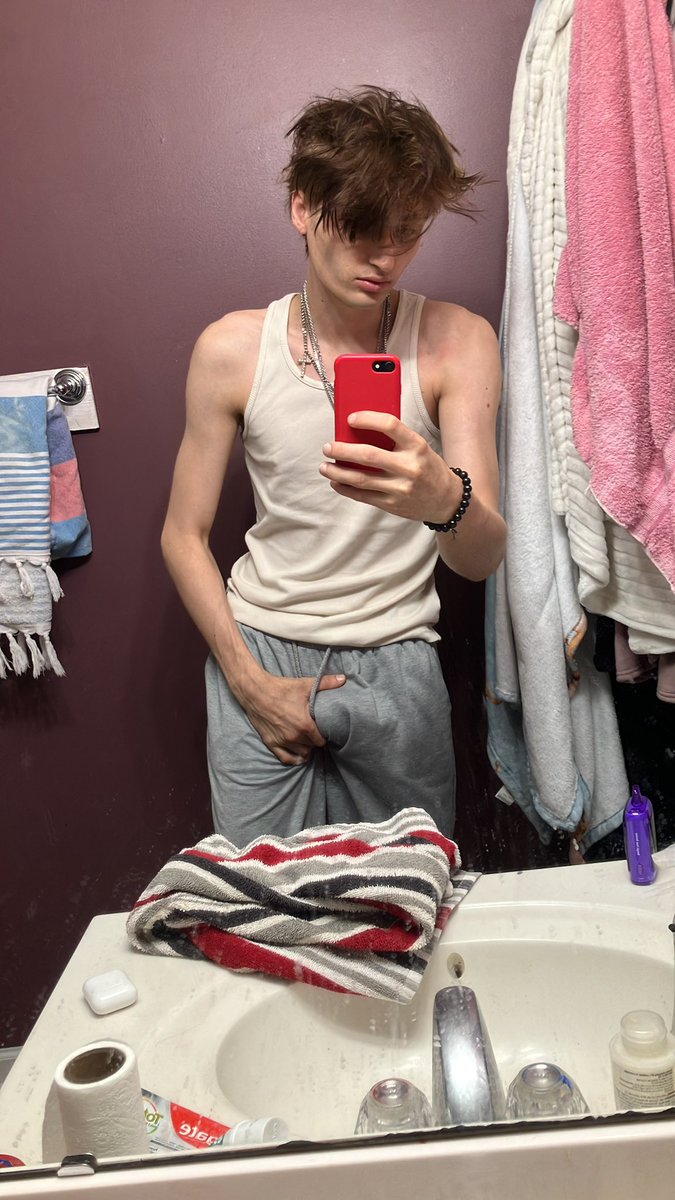 PinxTwink's tweet photo. Bot tired 🥱 https://t.co/BUVmGeCckO